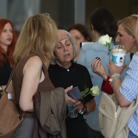 Συγγενείς των θυμάτων της φονικής πυρκαγιάς στο Μάτι έξω από το Εφετείο