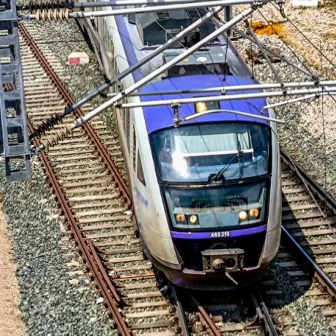 Πάτρα: Προαστιακός πέρασε με τις μπάρες ανοιχτές - Χάρη στην αντίδραση των οδηγών αποφεύχθηκε ατύχημα