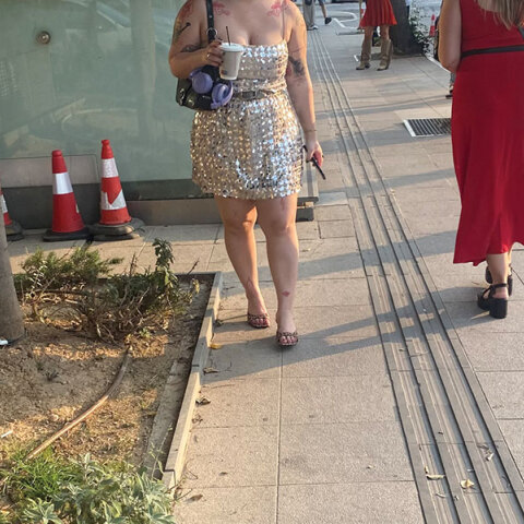 Σε βλέπω να λάμπεις