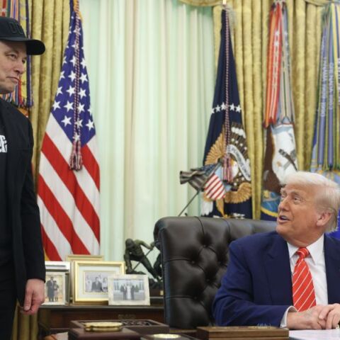 Axios: «Αηδιαστικό έκτρωμα»: Γιατί ο Μασκ επιτέθηκε στον Τραμπ