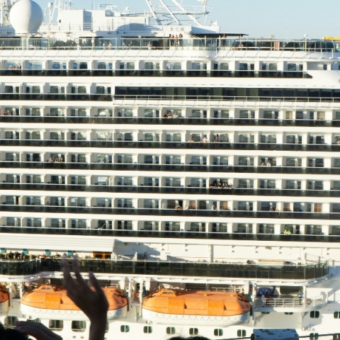 Η κρουαζιέρα των κοπράνων γίνεται ντοκιμαντέρ 