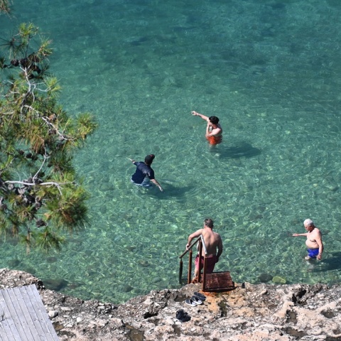 Λουόμενοι σε παραλία