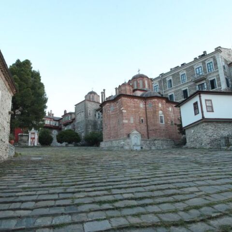 Άγιο Όρος: Ανησυχίες προκαλεί η σεισμική δραστηριότητα - Επαγρύπνηση και μέτρα προστασίας για ιστορικά κτίρια - Ειδικά κλιμάκια  επιθεωρούν τις ζημιές