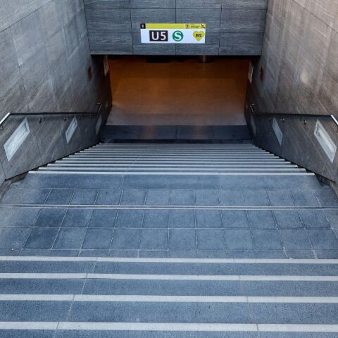 Η Γερμανία επεκτείνει τα καταφύγια και ενισχύει την πολιτική άμυνα ενόψει πιθανής ρωσικής απειλής, ζητώντας ετοιμότητα από τους πολίτες