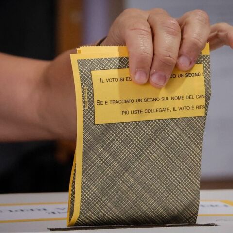 Διχάζει την Ιταλία το δημοψήφισμα για την ιθαγένεια παιδιών μεταναστών, με τη χαμηλή συμμετοχή να απειλεί την εγκυρότητά του.