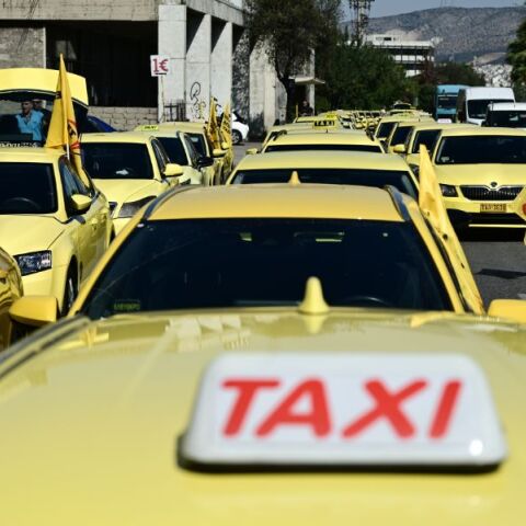 Χωρίς ταξί η Αθήνα την Τρίτη από το μεσημέρι - Τι ώρες τραβάνε χειρόφρενο