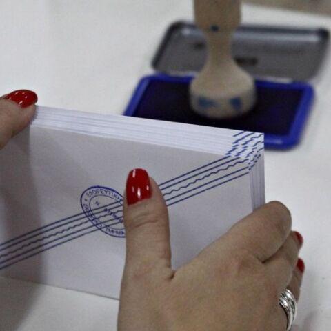 Νέα δημοσκόπηση της Opinion Poll δείχνει τη ΝΔ στο 30,7%, με μεγάλη διαφορά από τη δεύτερη Πλεύση Ελευθερίας - Διχάζει η πιθανή επιστροφή Τσίπρα.