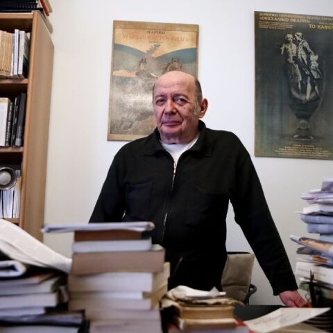 Βασίλης Παπαβασιλείου: Η κηδεία του σκηνοθέτη και συγγραφέα την Τετάρτη στην Αγία Σοφία Μεροπίου Ακροπόλεως - Αντί στεφάνων, δωρεές στην Κωστοπούλειο Στέγη.