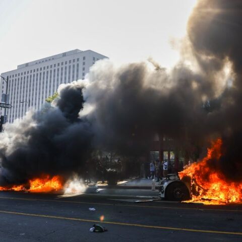 Explainer: Γιατί διαδηλώνει ο κόσμος στο Λος Άντζελες;