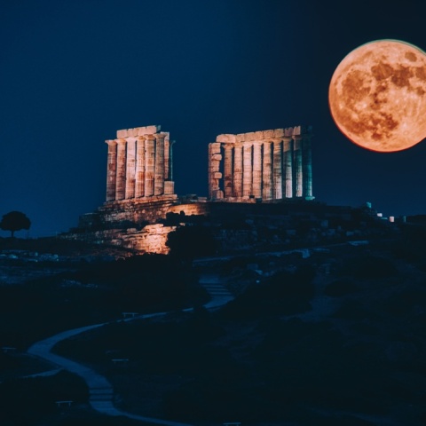 Πανσέληνος Ιουνίου 2025: Πότε θα δούμε το «φεγγάρι της φράουλας»