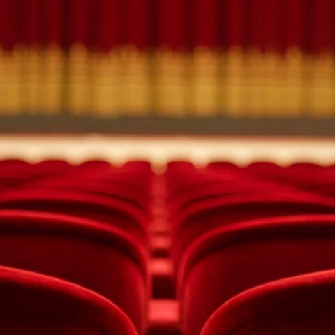 Ποιοι δικαιούνται δωρεάν εισιτήρια θεάτρου - Ξεκινούν σήμερα οι αιτήσεις