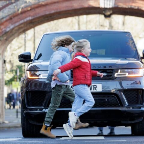 Έκθεση: Η συνεχής αύξηση του ύψους των καπό των αυτοκινήτων «σαφής απειλή» για τα παιδιά - Τα SUV αυξάνουν θανάτους πεζών και εκπομπές CO2 - Ζητείται όριο ύψους