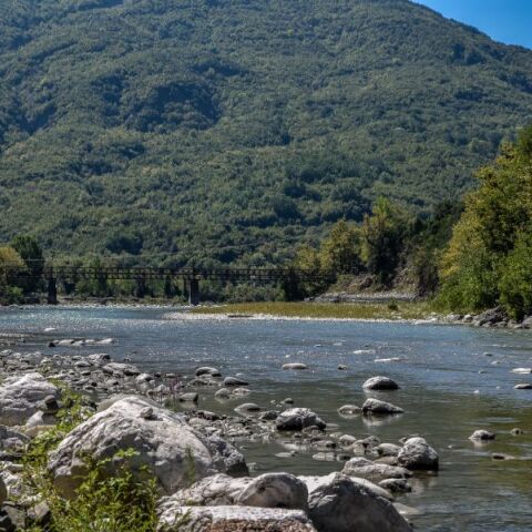 Άρτα: Δύο ανήλικα παιδιά ανασύρθηκαν χωρίς τις αισθήσεις τους από τον ποταμό Άραχθο