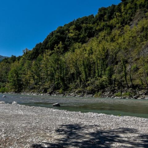 Άρτα: Χωρίς τις αισθήσεις τους τα δύο παιδιά στον Άραχθο ποταμό - Δύο φίλοι τους κατάφεραν να σωθούν