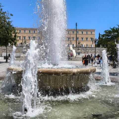 Αθήνα Ψηλά: Η καθημερινότητα των Αθηναίων σε κρίση - Βαθμολογία 3,4/10 από τους ίδιους τους δημότες