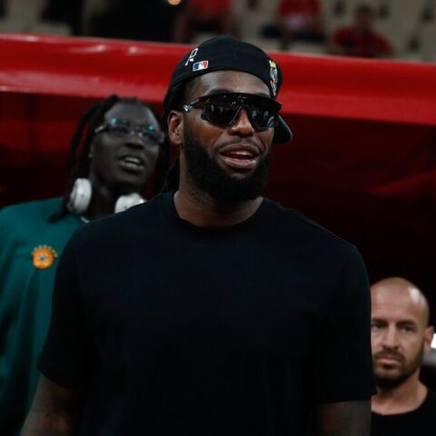 Ολυμπιακός: Κατήγγειλε τον Λεσόρ για την άσεμνη χειρονομία του στο Game 4