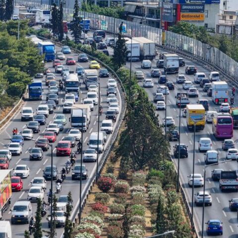 Ψηφίζεται σήμερα από τη Βουλή ο νέος ΚΟΚ -  Οι ποινές για αλκοόλ, κινητό, κράνος & παραβίαση STOP