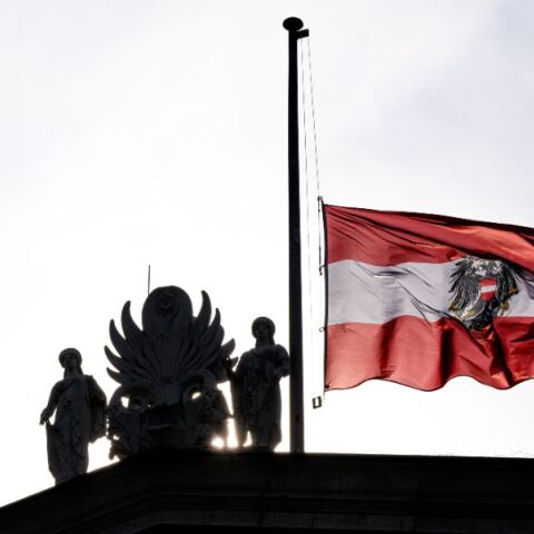 Αυστρία: Ο 21χρονος δράστης της επίθεσης σε σχολείο ήταν εσωστρεφής λάτρης online παιχνιδιών - Η αστυνομία διερευνά κίνητρα και πιθανή σύνδεση με εκφοβισμό. 