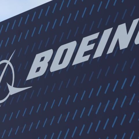 Οι μετοχές της Boeing πέφτουν 8% μετά τη συντριβή του αεροσκάφους Dreamliner της Air India - Το θανατηφόρο δυστύχημα πλήττει τη φήμη της εταιρίας