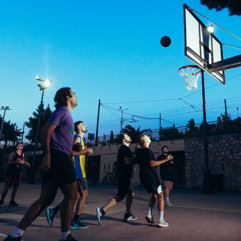 Μπάσκετ στην Αθήνα: Τα γήπεδα της πόλης και ιστορίες από ένα αθλητικό καλοκαίρι.