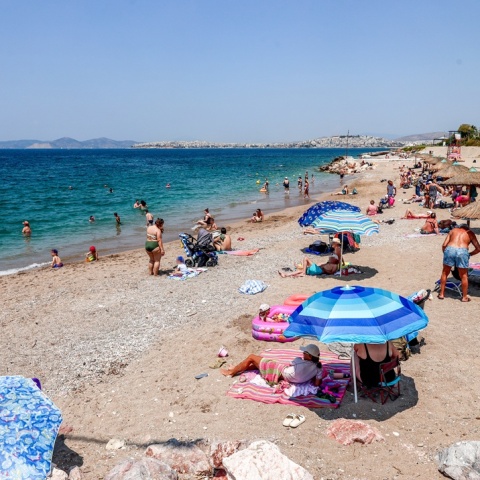 Λουόμενοι στην παραλία