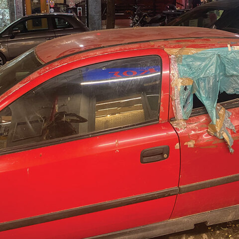 Σε βλέπω στην αμαξάρα σου