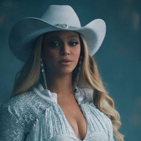 Η Μπιγιονσέ ευχήθηκε από σκηνής στα δίδυμά της, Ρούμι και Σερ, για τα γενέθλιά τους, χαρίζοντας στο κοινό του Λονδίνου μια τρυφερή στιγμή.