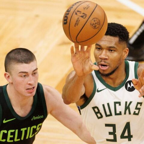 Γιάννης Αντετοκούνμπο: Tην παραμονή του Έλληνα σταρ στους Μιλγουόκι Μπακς για την επόμενη σεζόν του ΝΒΑ προβλέπει το δίκτυο ESPN