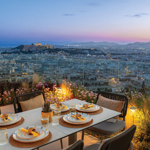 Vertigo Pool & Sunset Bar στην κορυφή του St. George Lycabettus