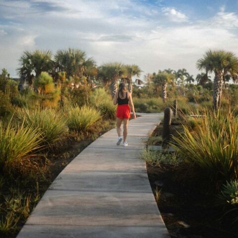 Ιαπωνικό περπάτημα: Η νέα τάση fitness που καίει το λίπος σε 30 λεπτά