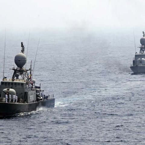 Tο Ιράν «εξετάζει σοβαρά το κλείσιμο των Στενών του Ορμούζ»