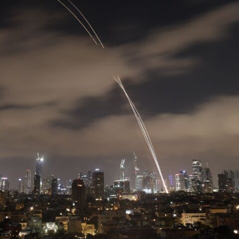 Mπαράζ επιθέσεων του Ιράν στο Ισραήλ με τουλάχιστον 8 νεκρούς, 200 τραυματίες και αγνοούμενους