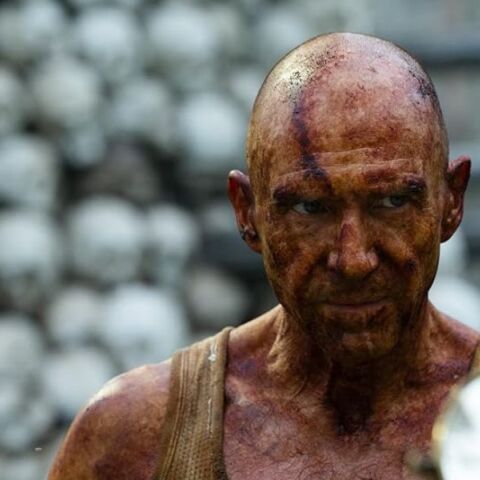 To 28 Χρόνια Μετά ξεδιπλώνει την ιστορία της ταινίας μέσα από το site RageLeaks.net, αποκαλύπτοντας την εξέλιξη του ιού και τη μοίρα των επιζώντων