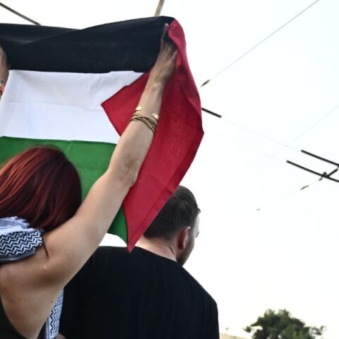 H αριστερά της μαμάς πατρίδας και της πίστης