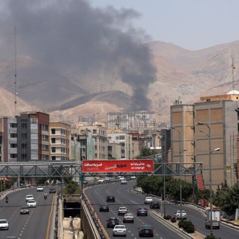 Το Ιράν ζητά συνομιλίες με ΗΠΑ και Ισραήλ για αποκλιμάκωση, σύμφωνα με τη Wall Street Journal - Μέσω Αράβων διαμεσολαβητών