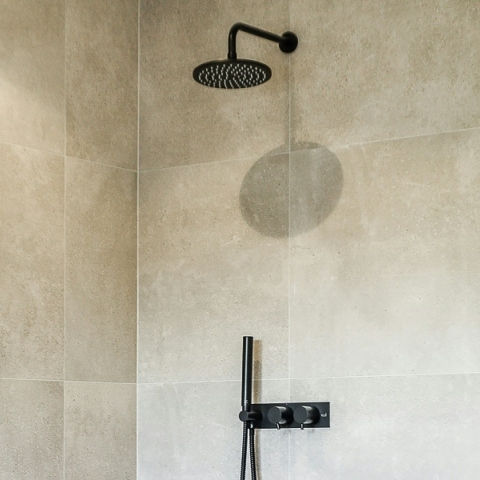 Γιατί δεν είναι ασφαλές να ουρείτε στο ντους 