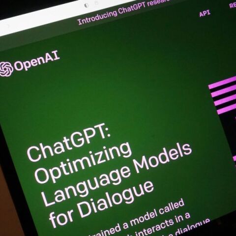 Χιλιάδες φοιτητές σε πανεπιστήμια του Ηνωμένου Βασιλείου έχουν εντοπιστεί να χρησιμοποιούν ChatGPT και άλλα εργαλεία τεχνητής νοημοσύνης για αντιγραφή