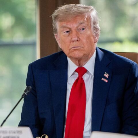 Ο Ντόναλντ Τραμπ απορρίπτει την πρόταση της ΕΕ ως άδικη και απειλεί με δασμούς 50% αν δεν υπάρξει σύντομα εμπορική συμφωνία.