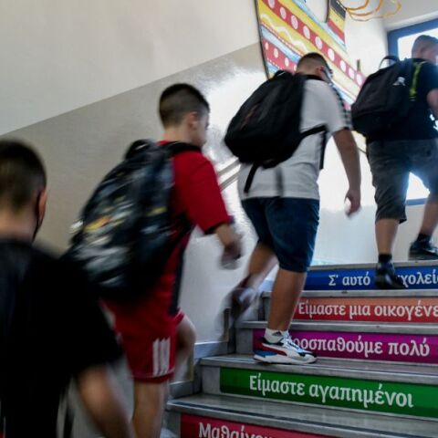 Σύμβουλος σχολικών επιτροπών κατηγορείται για υπεξαίρεση 400.000 ευρώ 