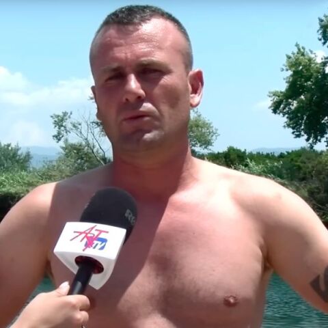 O άνδρας που ανέσυρε τα παιδιά από τον Άραχθο έκανε τατουάζ τα πρόσωπά τους