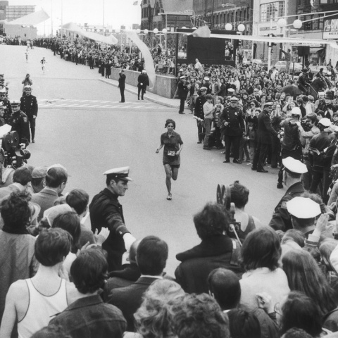 Πέθανε η Νίνα Κούσκσικ, η πρώτη γυναίκα μαραθωνοδρόμος της Νέας Υόρκης