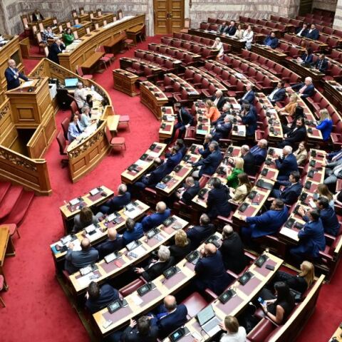 Τέμπη | Σε εξέλιξη η ψηφοφορία της προανακριτικής στη Βουλή