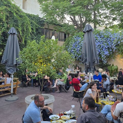 Συντρίμμι: το συνεργατικό καφενείο του Βοτανικού