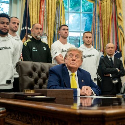 Ο Ντόναλντ Τραμπ προκάλεσε αμηχανία στους παίκτες της Γιουβέντους - Ζήτησε τη γνώμη τους για τις τρανς γυναίκες στον αθλητισμό κατά την επίσκεψή στον Λευκό Οίκο
