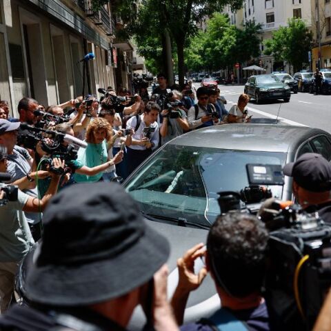 Ισπανία: Αστυνομία στα γραφεία του κυβερνώντος Σοσιαλιστικού Κόμματος - Εισαγγελική έρευνα για υποθέσεις δωροδοκίας με πρώην υπουργούς και κορυφαία στελέχη