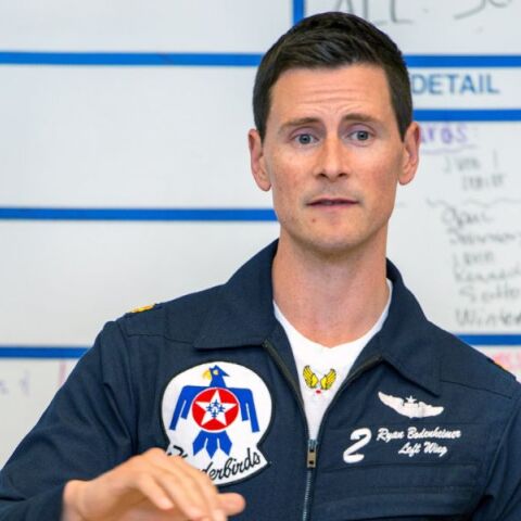 Πρώην πιλότος της Πολεμικής Αεροπορίας των ΗΠΑ λέει πως είδε UFO να πετά δίπλα του - Η περιγραφή του για το περιστατικό στο Ουαϊόμινγκ.