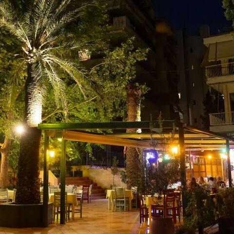 Οι ταβέρνες του Καρέα