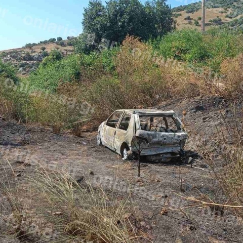 Το καμένο όχημα στο οποίο βρέθηκε το απανθρακωμένο πτώμα του 45χρονου