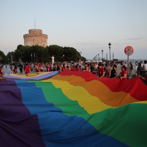 Εικόνα από το 13ο Thessaloniki Pride με φόντο τον Λευκό Πύργο