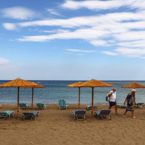 Ρόδος: 43χρονος κατήγγειλε τη σύντροφό του για ενδοοικογενειακή βία - Τον δάγκωσε και τον έγδαρε στον λαιμό